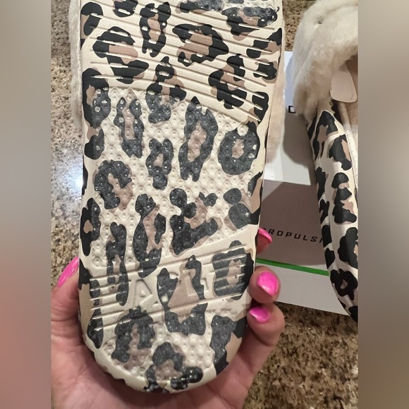 APL WOMEN'S SHEARLING SLIDES PARCHMENT/BLACK/LEOPARD, Size 8 NIB - Picture 5 of 5